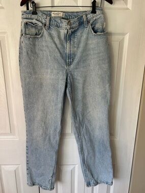 Abercrombie & Fitch the 90s Straight Ultra High Rise Jean Size 31 /12 Short